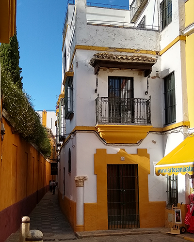 Barrio de Santa Cruz Calle Vida [CarlosVdeHabsburgo CC BY-SA 4.0].