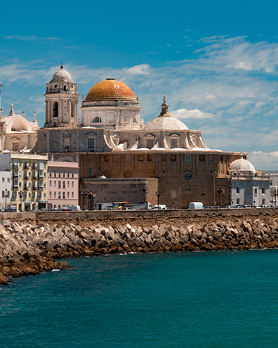 Cádiz Costa y Catedral [Paul Edney en Pixabay]