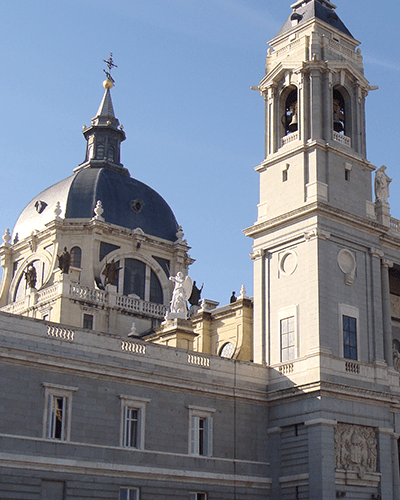 Cathédrale de la Almudena [Fernando Losada Rodríguez CC BY-SA 4.0].