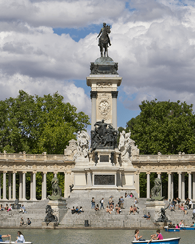 Retiro Park [Carlos Delgado CC BY-SA 4.0] [Carlos Delgado CC BY-SA 4.0].