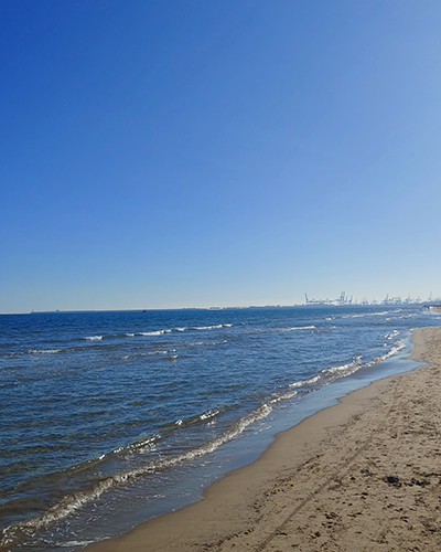 Patacona Beach [JaGa9480 CC BY_SA 4.0] [JaGa9480 CC BY_SA 4.0].