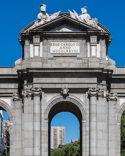 Puerta de Alcalá [Diego Delso CC BY-SA 4.0].