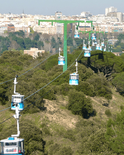 Madrid Cable Car 2 [cesar.ruiz CC BY-SA 3.0] [cesar.ruiz CC BY-SA 3.0].