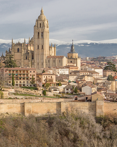 Vista Segovia [Carlos Delgado CC BY-SA 3.0] [Carlos Delgado CC BY-SA 3.0].